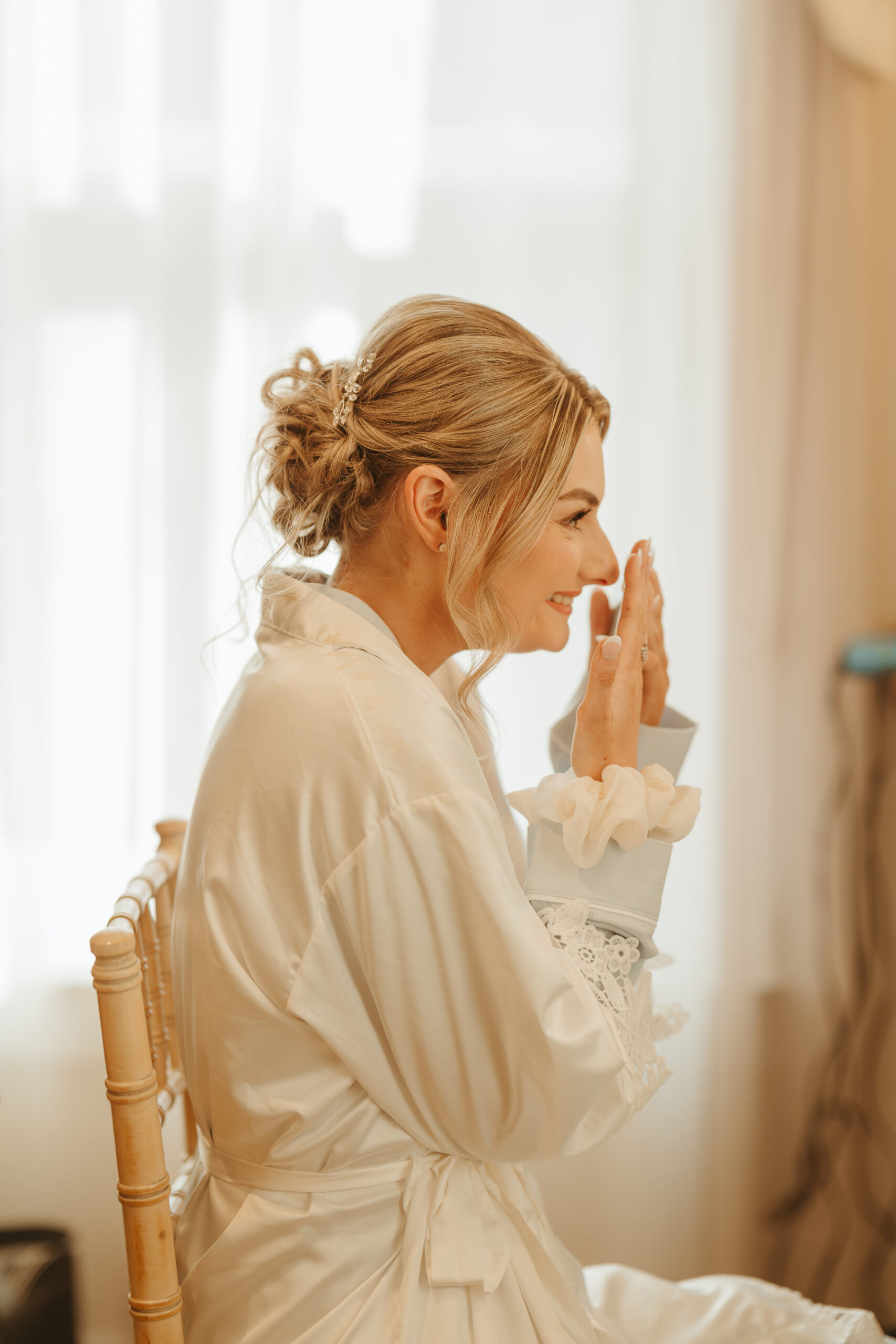 bride getting ready at Stage House Inn