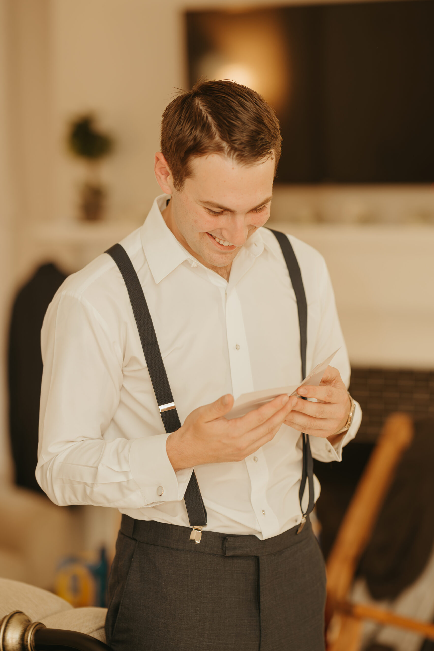 groom reading brides letter at Stage House Inn